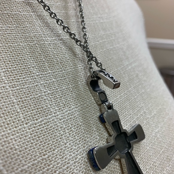 Cross necklace with lapis lazul accents. Stainless steel pendant - Picture 4 of 5